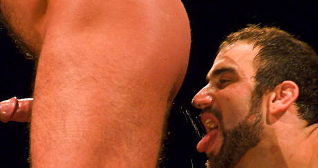 Spierbundel Spencer Reed en Jessie Colter in een vecht- en plasseksscène