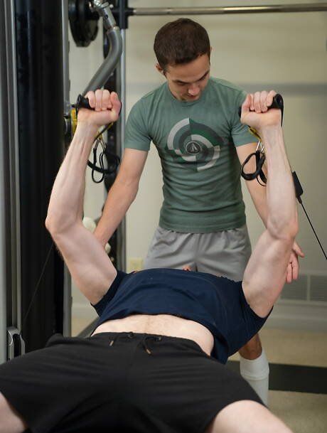 素敵なアメリカ人の男の子、筋肉質のルグラン・ウルフと若い男の子のマーカス・リバーズが熱いカップルシーンを披露