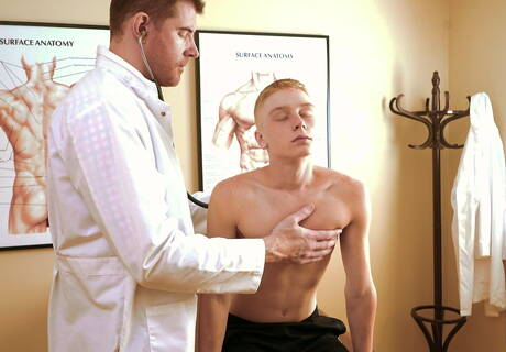 Heiße amerikanische Muskelprotze Legrand Wolf und Twink Caleb Anthony beim heißen Analsex