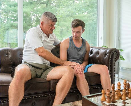 O super garanhão americano Logan Cross e o urso maduro Dillon Stone fazem um bom sexo oral