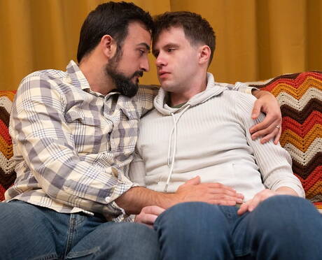 Deux garçons américains, le minet chaud Maxx Monroe et la loutre Mason Lear dans une scène homosexuelle torride