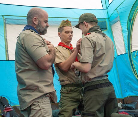 Nasty boys Bishop Angus, Mark Winters and Ian Levine have a good 3some sex outdoor