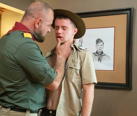 ドイツの成熟した熊フェリックス・カンプとアメリカの少年マックス・モンローのチンコしゃぶりシーン