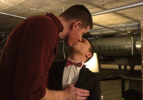 性感的美國男人 Legrand Wolf 和帥哥 Austin Young 展開火辣的同性戀行為