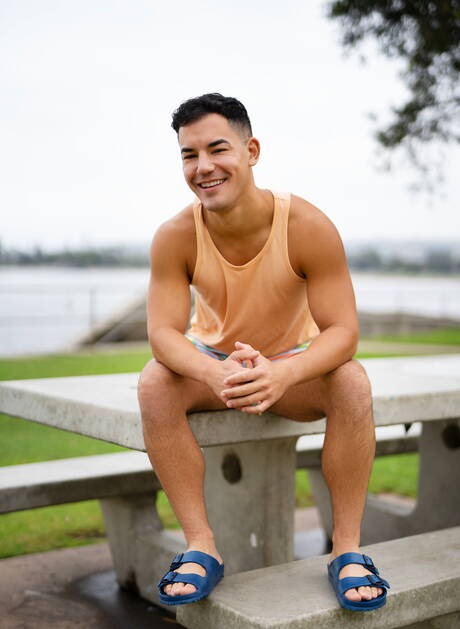 American stud Jc get naked and showing his ass in the pool