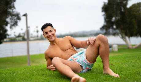 American stud Jc get naked and showing his ass in the pool