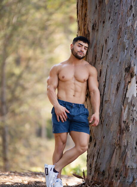 Bodybuilder Mateo Jerez teasing his dick outdoor