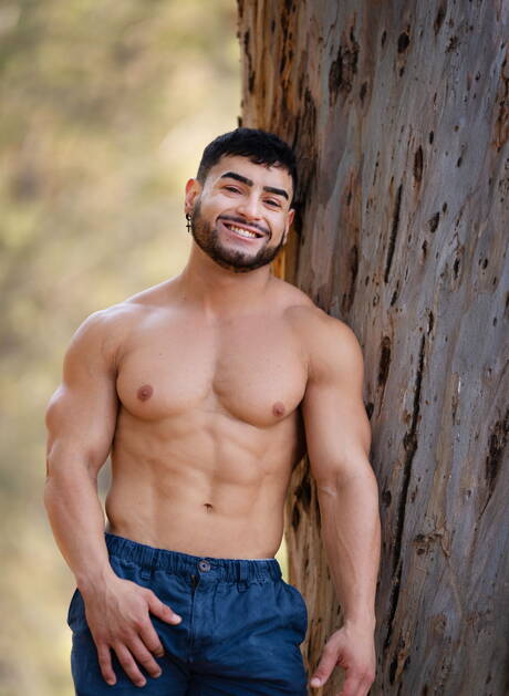 Bodybuilder Mateo Jerez teasing his dick outdoor