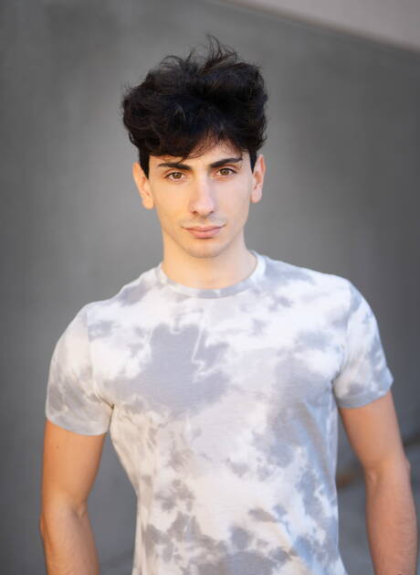 Beefcake Alessandro playing with cock outdoor