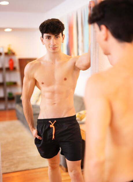 Beefcake Alessandro playing with cock outdoor