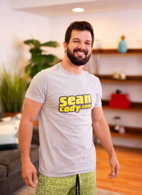 2人のアメリカ人の男の子のスタッド、ブライセンと強い雄牛のケーデン・ジャクソンが完璧な体を披露