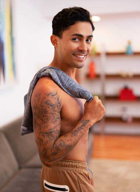 Two american dudes husky guy Ricky Donovan and bodybuilder Kyle Fletcher posing nude and showing hot butt