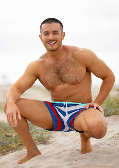 Dobrze zbudowany Latynos Manny i Beck uprawiali seks na świeżym powietrzu