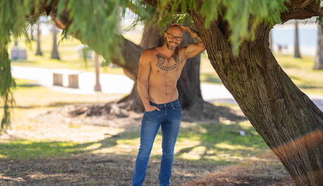 Brogan e lo stallone americano Vin Roxx si scopano il culo dopo aver succhiato fuori