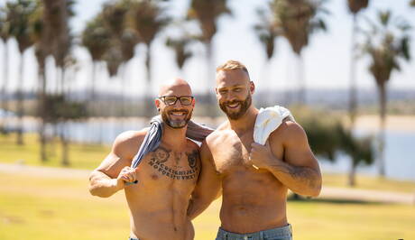 Brogan e lo stallone americano Vin Roxx si scopano il culo dopo aver succhiato fuori