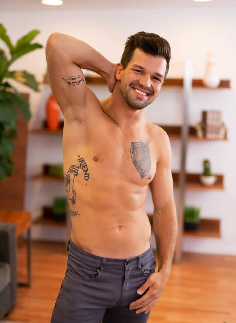 Der amerikanische Muskelprotz Brysen und der attraktive Brogan bohren einen Arsch