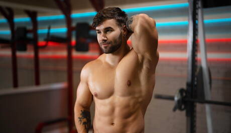 El husky Josh y el americano Jc se follan después de una mamada en la ducha