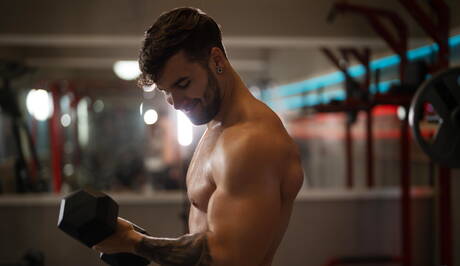 El husky Josh y el americano Jc se follan después de una mamada en la ducha