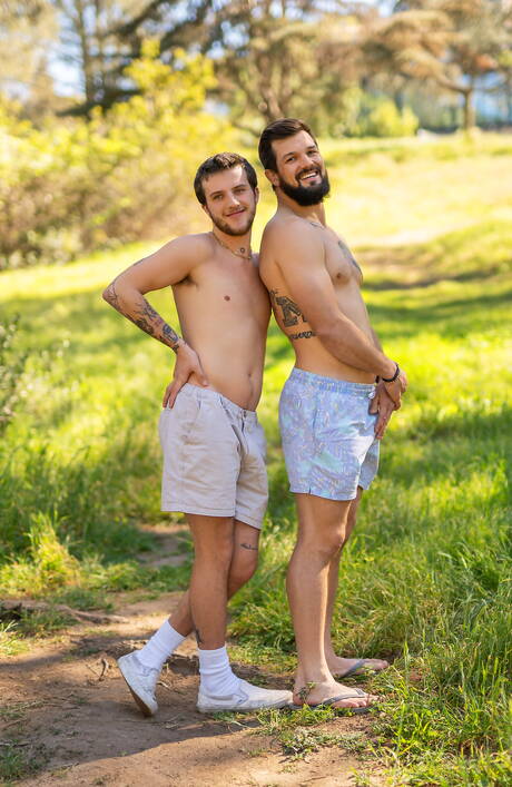 Gorący amerykańscy faceci, muskularny Brysen i wydra Griffin Barrows uprawiają dobry seks na świeżym powietrzu