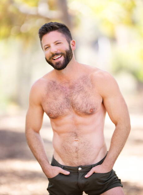 Beefy Holden posing nude and showing nice ass outside