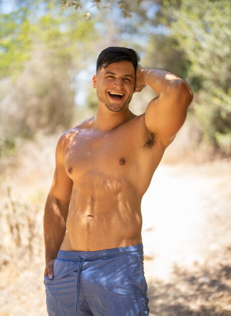 Tough guy Axel Rockham get naked and showing his ass outside