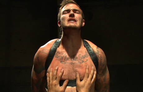 Amerikaanse otter Christian Wilde in bondage-seksscène