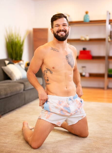 帥氣的美國男孩哈士奇Brysen和大力士Blake Ryan進行了一場精彩的肛交