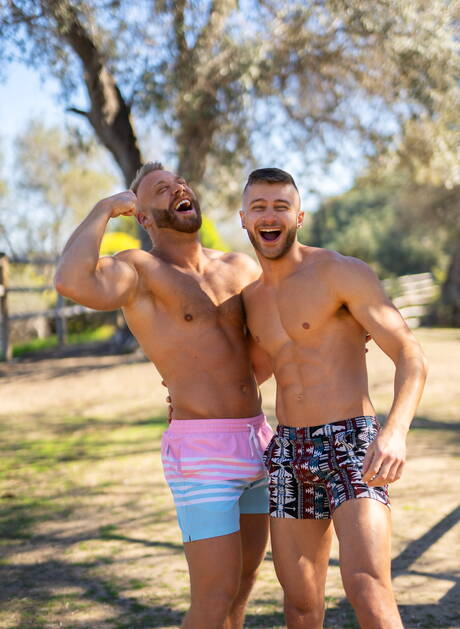 Superstudent Devy i przystojniak Brogan uprawiają gorący seks na zewnątrz