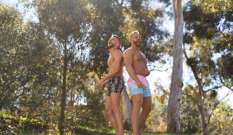 Superstudent Devy i przystojniak Brogan uprawiają gorący seks na zewnątrz