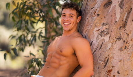 Deux mecs américains, Kyle Fletcher et le musclé Clark Reid, font l