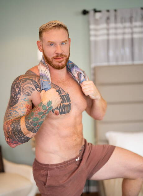 Husky guy Eddie Burke and muscular Thomas Johnson love each other