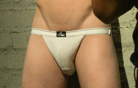 Al giovane americano Liam Harkmoore piace essere legato