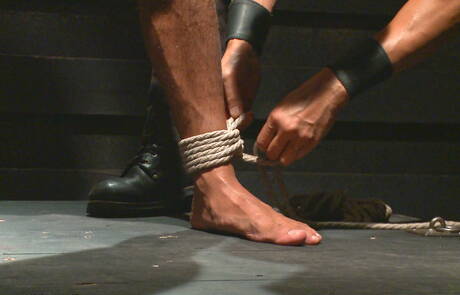 American strong bull Seth Santoro bondaged