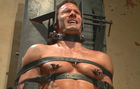 Amerikaanse superstud Cameron Kincade vastgebonden