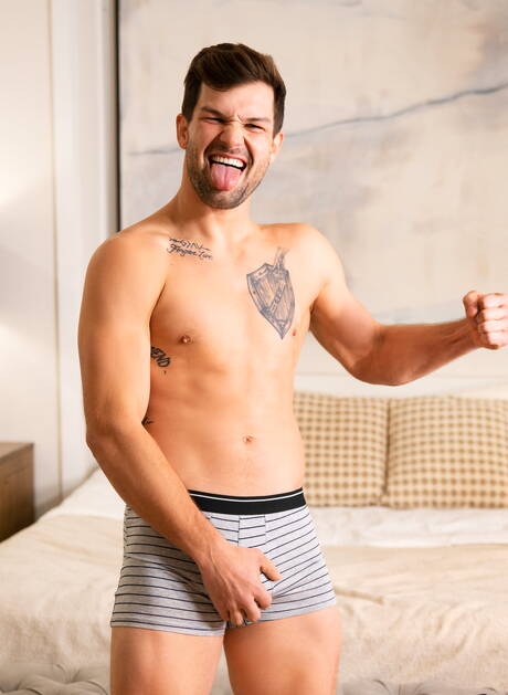 Il forzuto americano Brysen e il duro Dustin Rhodes scopano dopo aver succhiato il cazzo