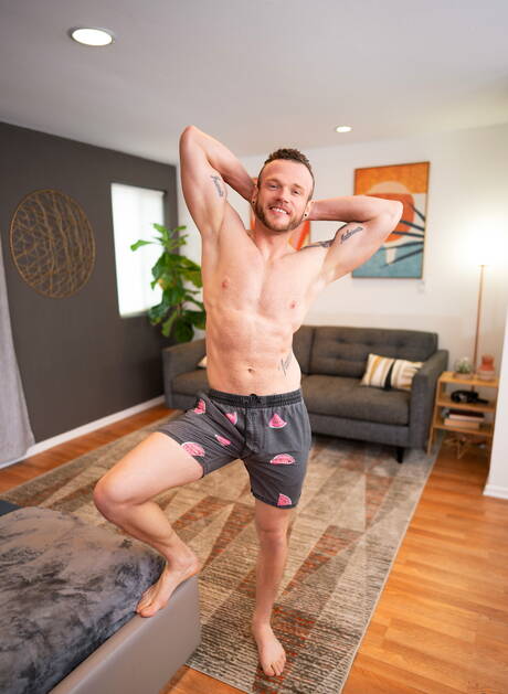 Die Latino-Muschis Ricky Donovan und Sean ficken sich in den Arsch, nachdem sie Schwänze gelutscht haben