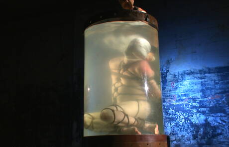 Hunk Patrick Knight vernederd