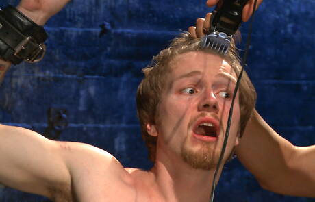 Hunk Patrick Knight vernederd