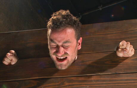 超級種馬 Leon Fox 喜歡被支配和羞辱