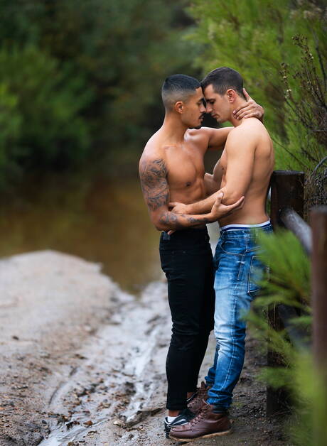 Latino beefy Ricky Donovan and beefy Lachlan in hot ass fuck action outside