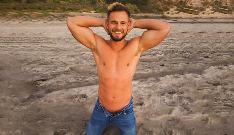 Przystojny Sean i przystojny Josh uprawiają miłość na plaży