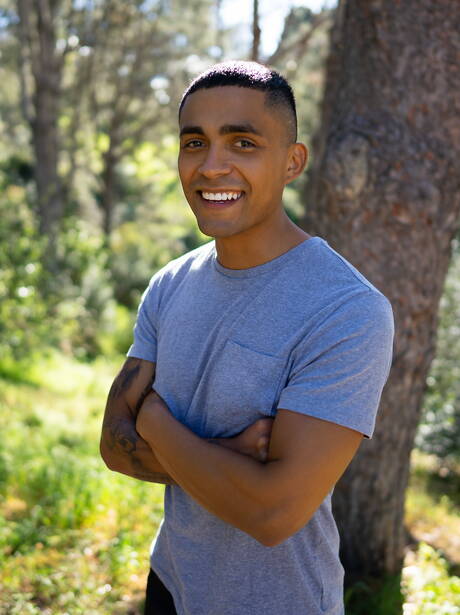 Łaciński mięśniak Ricky Donovan i Landon uprawiają gorący seks na zewnątrz