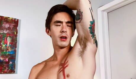 El joven asiático Cody Seiya se masturba la polla