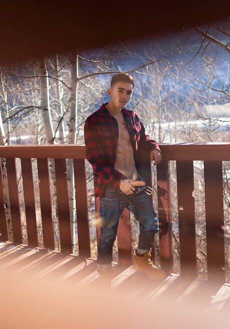 Sean Cody: Husky guy Josh and oriental young Cody Seiya sucking and screwing each other outside