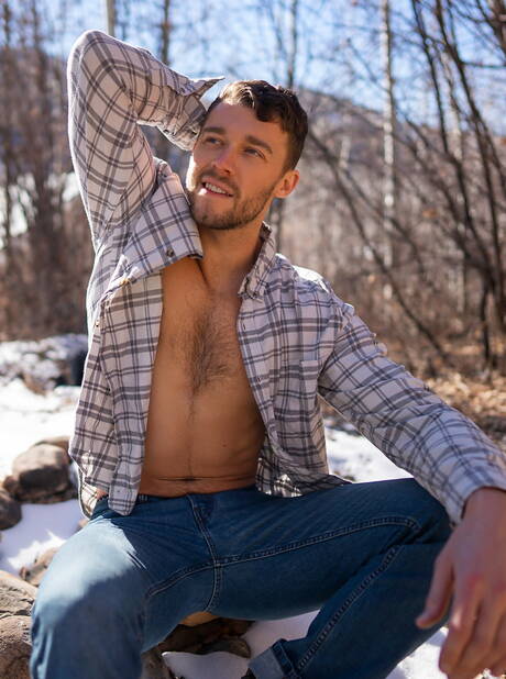 Twardziel Justin i ogier Devy w gorącej homoseksualnej akcji na zewnątrz