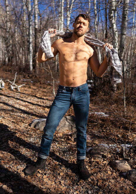 Twardziel Justin i ogier Devy w gorącej homoseksualnej akcji na zewnątrz