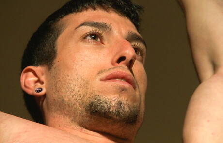 Amerykanin dobrze zbudowany Casey More mocno związany