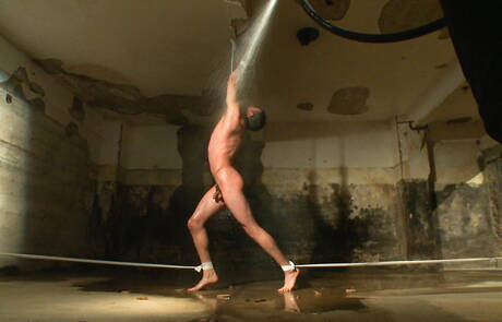 Amerykanin dobrze zbudowany Casey More mocno związany