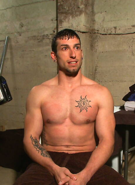 Amerykanin dobrze zbudowany Casey More mocno związany