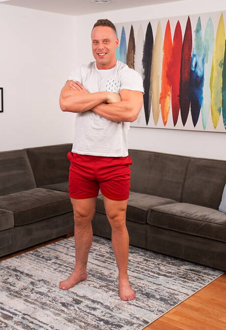 Il bel ragazzo americano Ricky Donovan e il muscoloso Jack si sono scopati sulla spiaggia